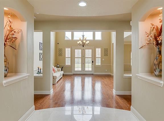5th image of 2404 Top Rail Ln