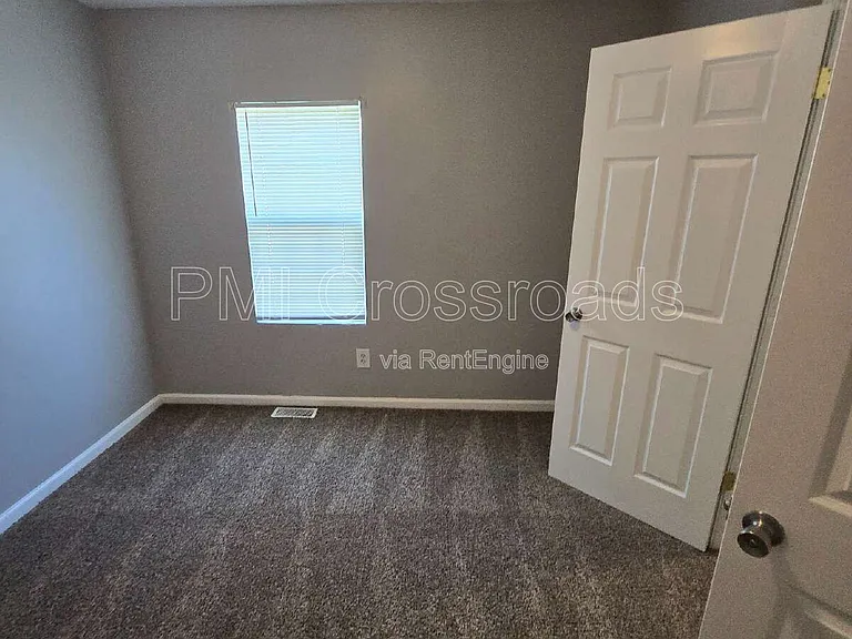 153 S Cypress Ave — Photo 47