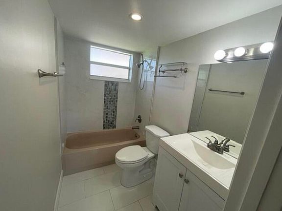 5th image of 705 Lori Dr Drive #216