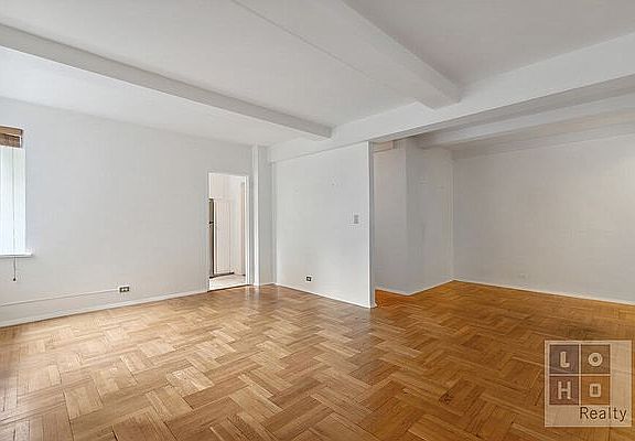 4th image of 550 Grand St APT H2g