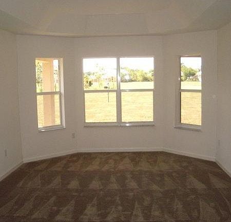 5th image of 119 SW Hawthorne Cir