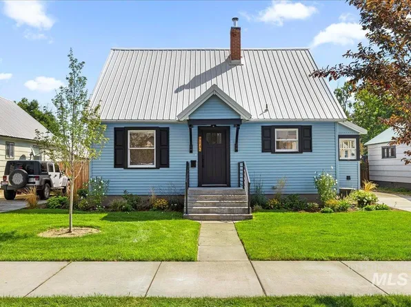 914 W 3rd St, Weiser, ID 83672