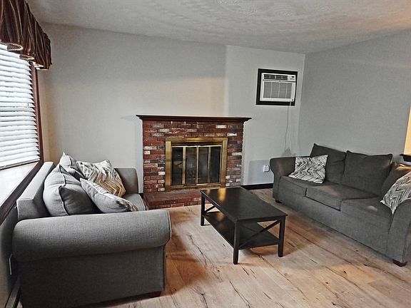 5th image of 35 Pine Ridge Dr