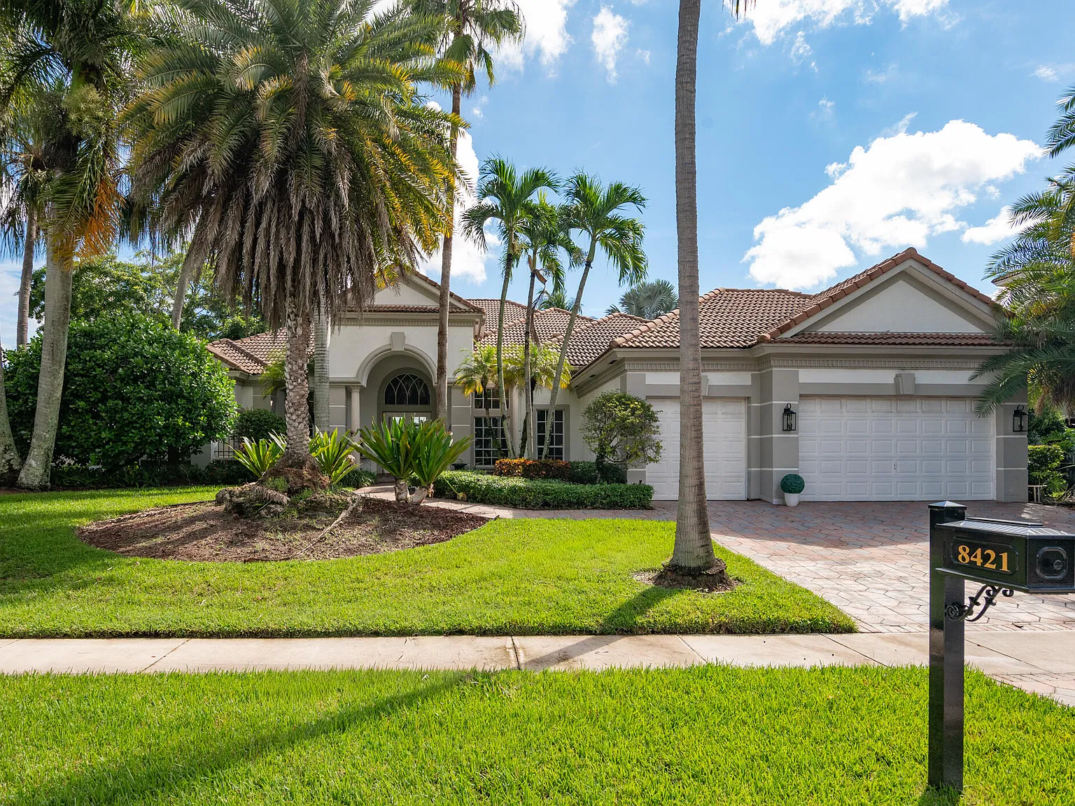 4 bed, 4.5 bath, 3790 sqft, $18,000 — Photo 1
