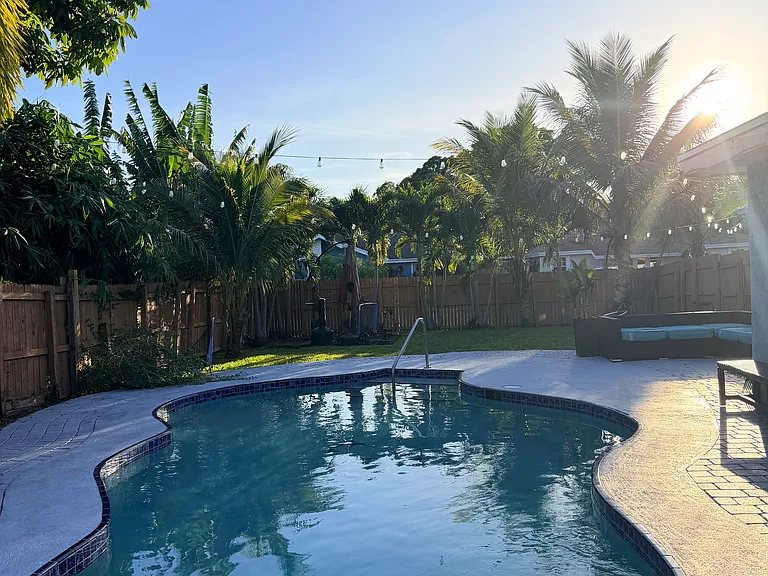 7436 SW 14th Ct — Photo 4