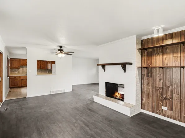 803 NW Black Twig Ln, Lees Summit, MO 64081