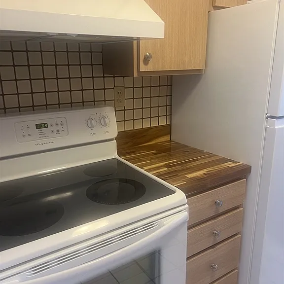 750 Davol St #221 — Photo 11