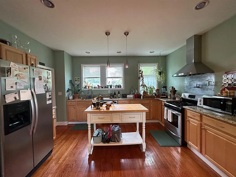 25 Thacher St #1 — Photo 15