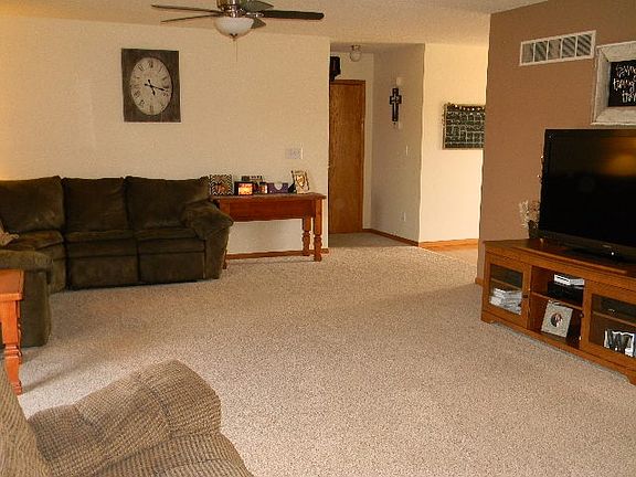 5th image of 8101 S Hayes Ave