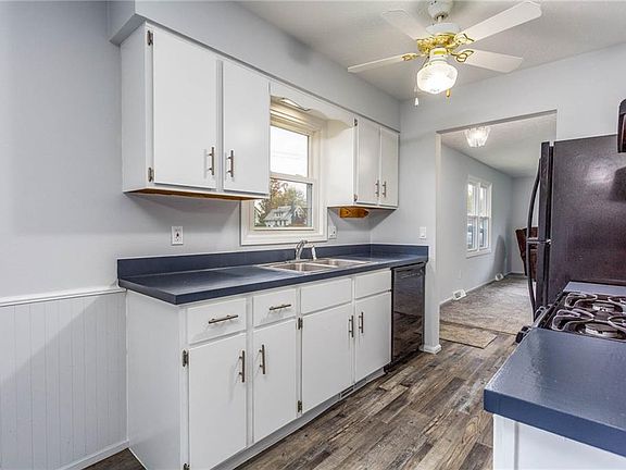 3rd image of 4467 Tennyson Ave