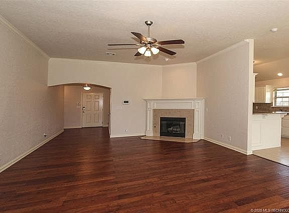 3rd image of 3215 E Fairmont Pl