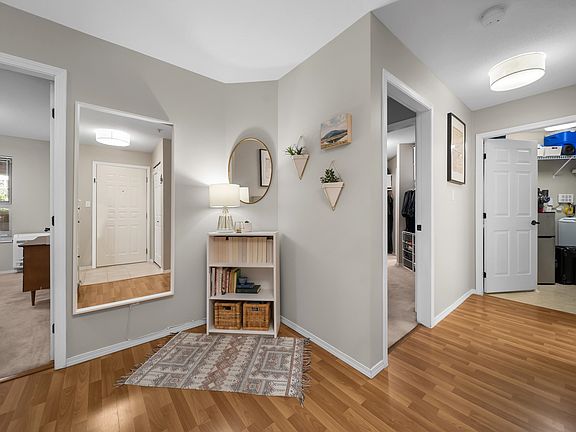 4th image of 3172 Gladwin Rd #206