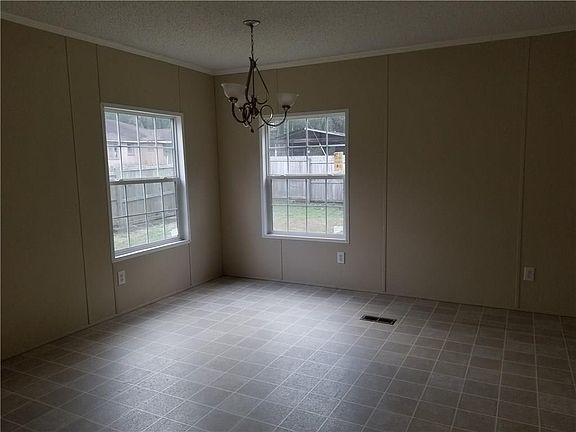4th image of 12826 Oak St