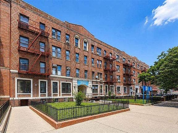 2nd image of 3039 Ocean Pkwy APT B3