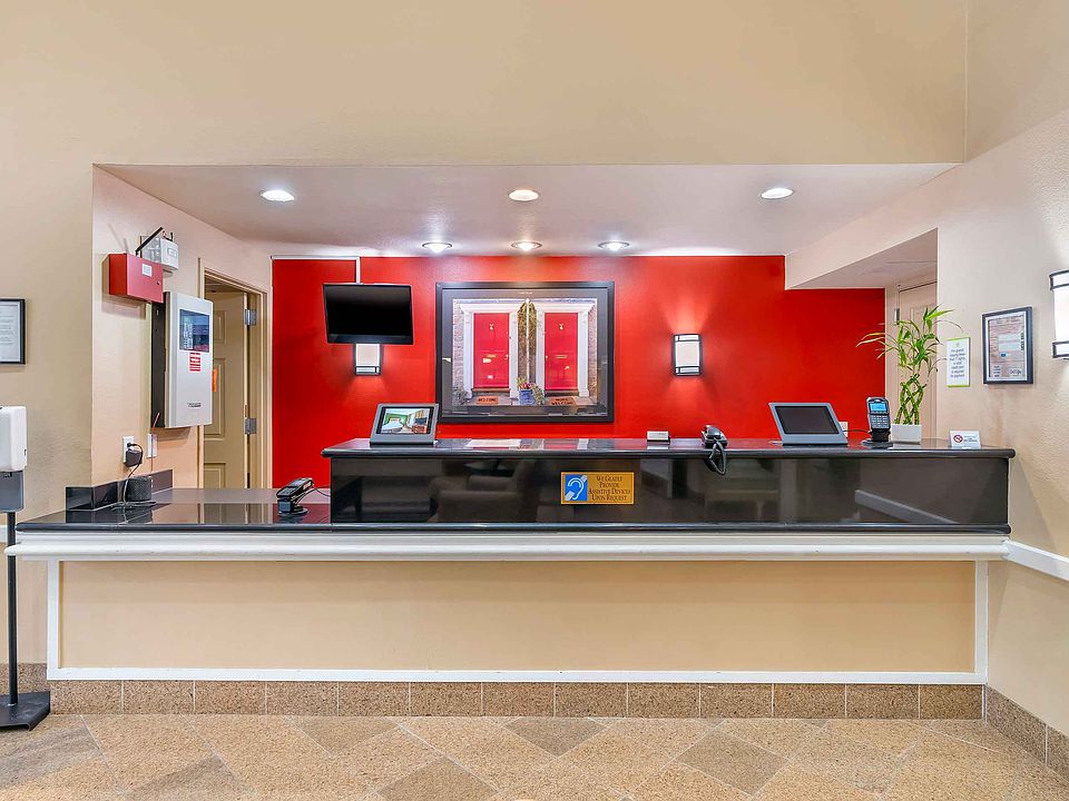 Lobby and Guest Check-in
