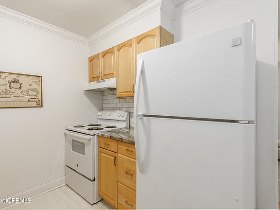 5th image of 1033F Aberdeen Drive #100
