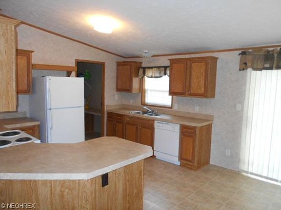 4th image of 447 Central Dr
