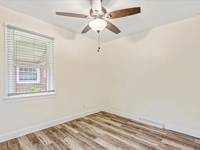 750 Hampton Rd — Photo 16