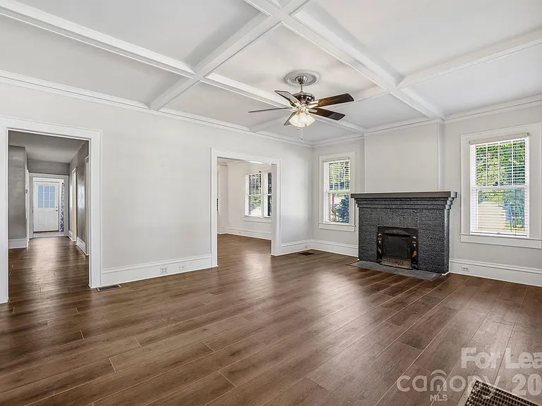 525 W 3rd Ave — Photo 3