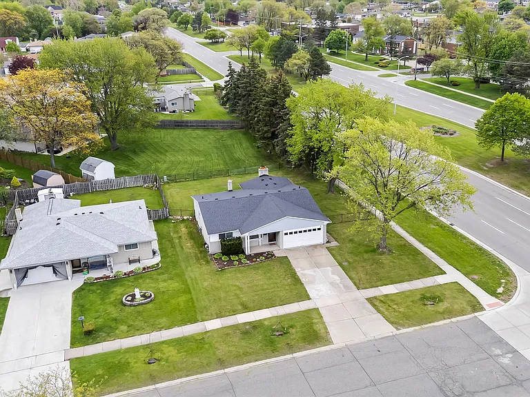 37010 Calka Dr — Photo 2