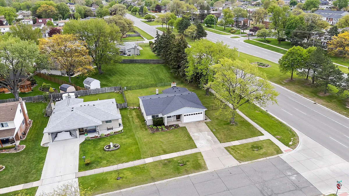 Photo 2 of 41 - 37010 Calka Dr - Sterling Heights, MI Building Photo - 37010 Calka Dr