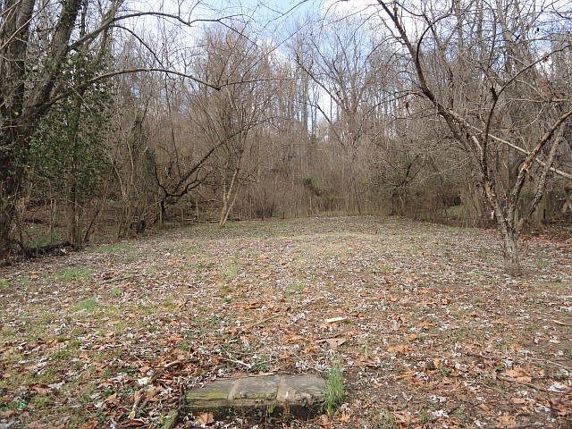 2nd image of 2225 Mabert Rd