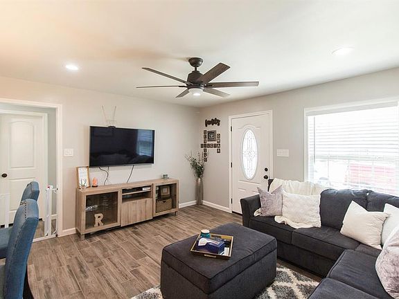 4th image of 2729 Avenue I