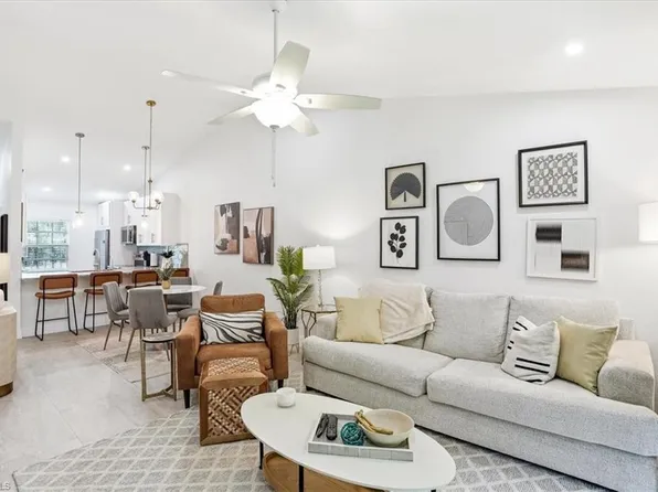 1714 Kings Lake BLVD #202, NAPLES, FL 34112