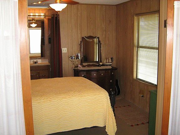 YOUR LIGHTED FISHING PIER ON THE ARROYO, CLEANING STATION