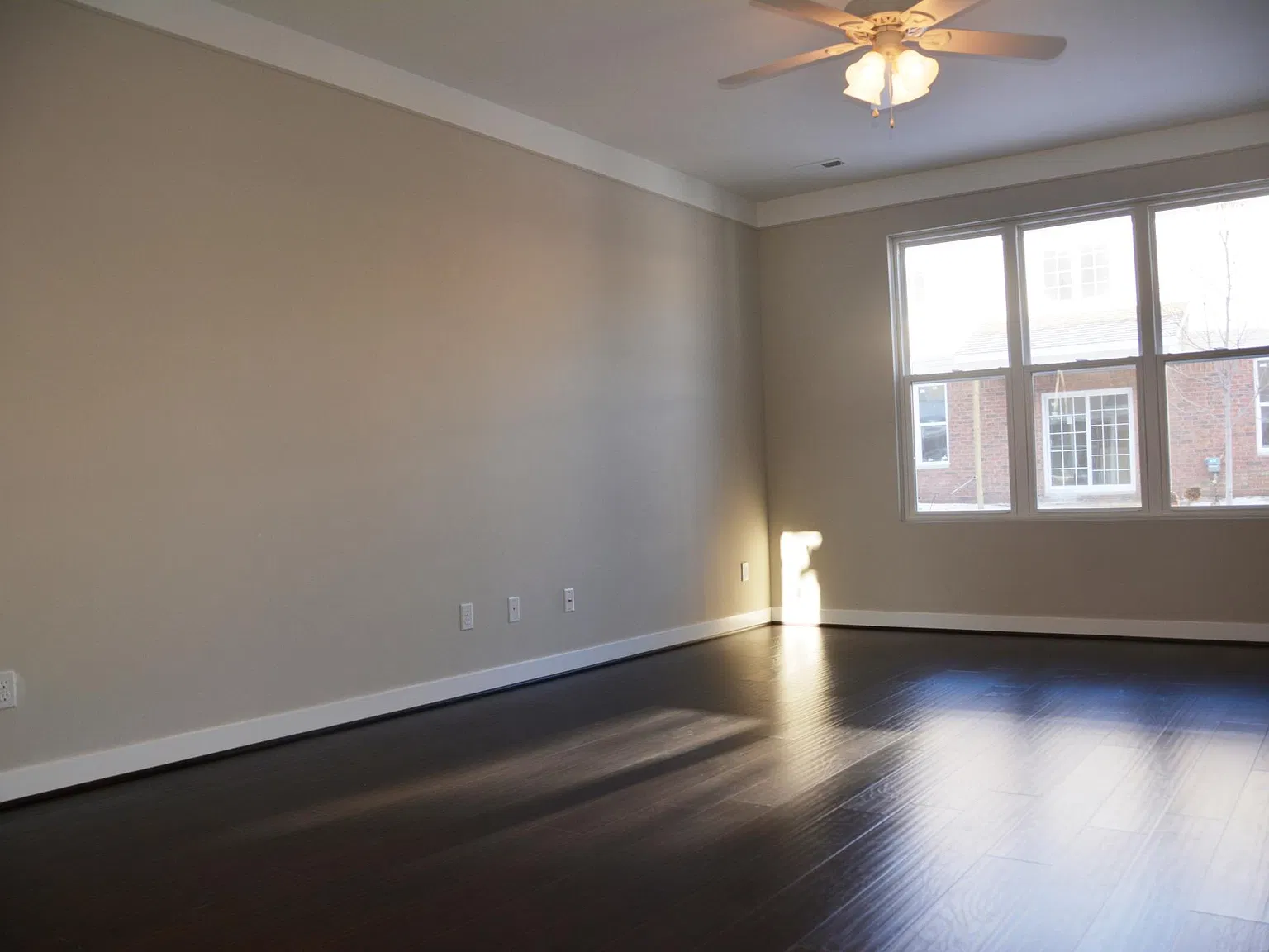 3 bed, 2.5 bath, 1885 sqft, $2,400 — Photo 4
