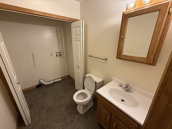 5th image of 96 Farrell Rd APT A