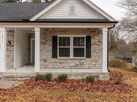 4th image of 1811 Lake Dr #1025