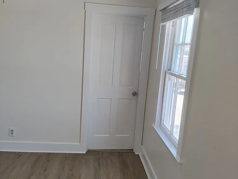 1724 E 4th ST — Photo 20