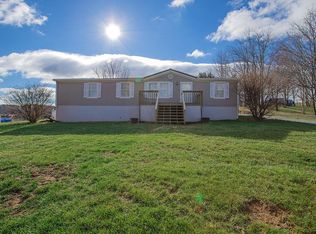 221 Felts Ln, Max Meadows, VA 24360