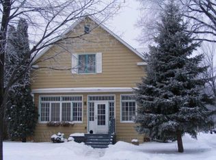 604 Cottonwood St, Grand Forks, ND 58201