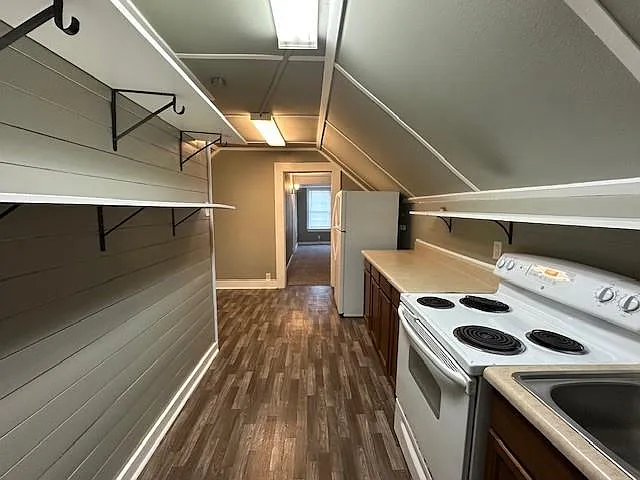 2 bed, 1.0 bath, 2478 sqft, $1,200 — Photo 3