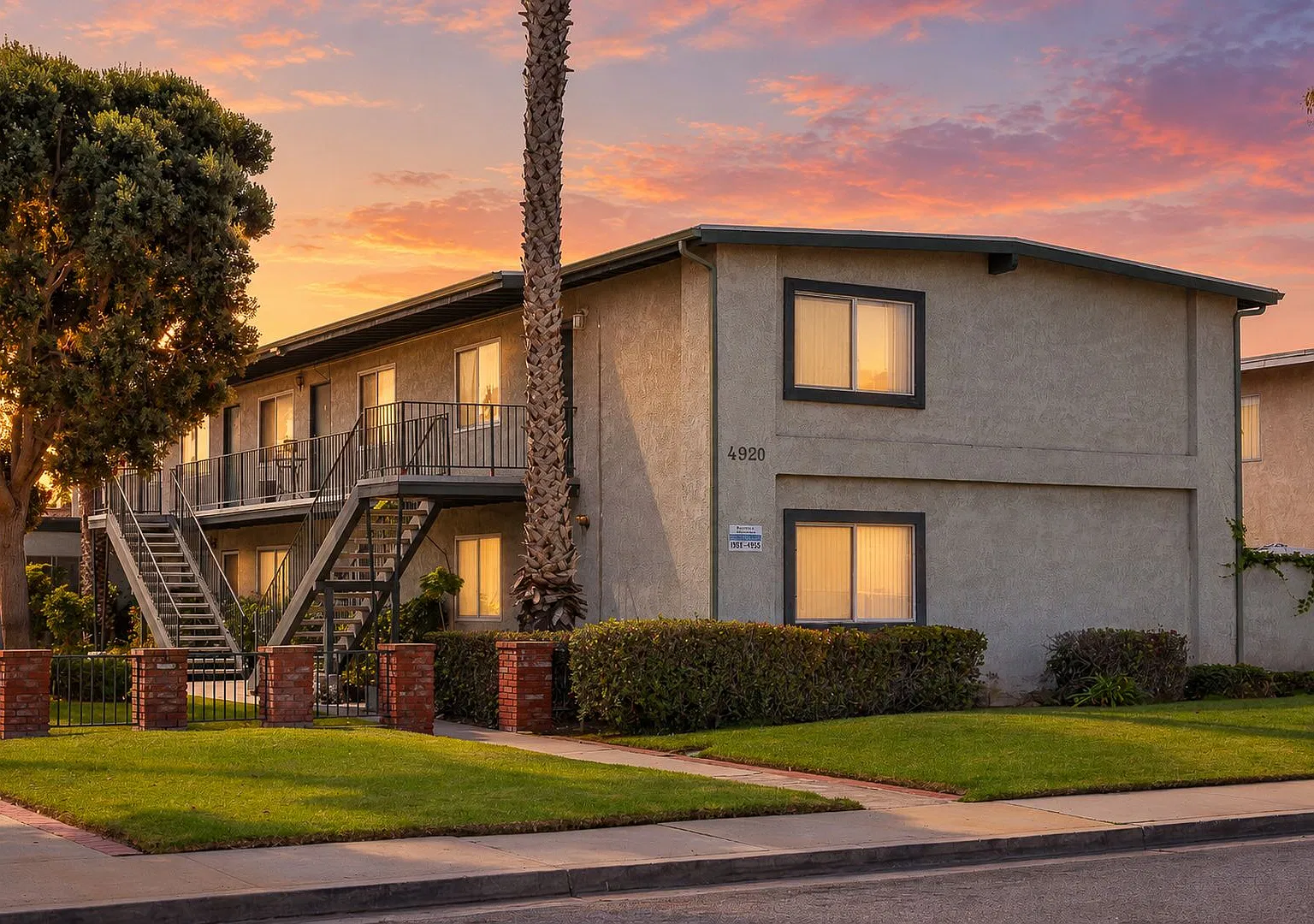 2 Bedroom + 1 Bathroom Apartment | Oxnard Shores | Unfurnished — Photo 1