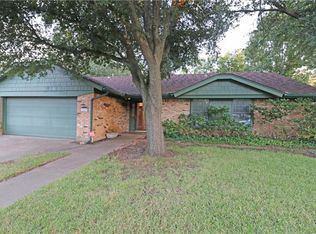 1810 Oak Creek Dr, Sherman, TX 75092
