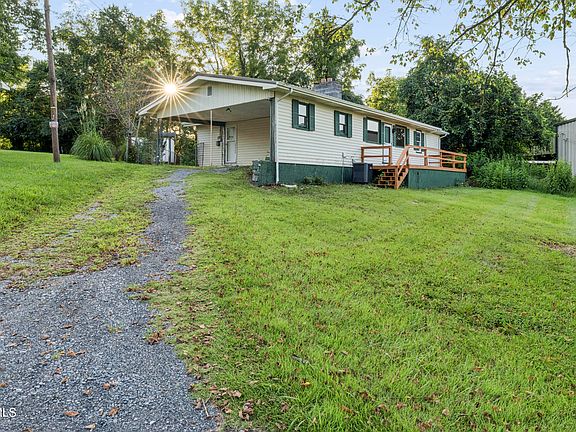 3rd image of 724 Oak Grove Rd
