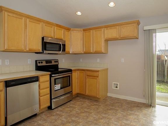 4th image of 3842 Somerset Dr NE