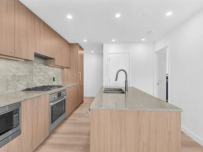 626 Claremont St #1002 — Photo 6