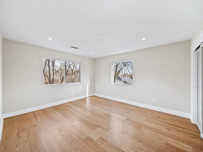 250 Bruton Way — Photo 39