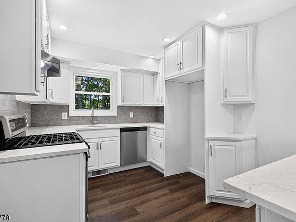 4th image of 27 Ferndale Rd