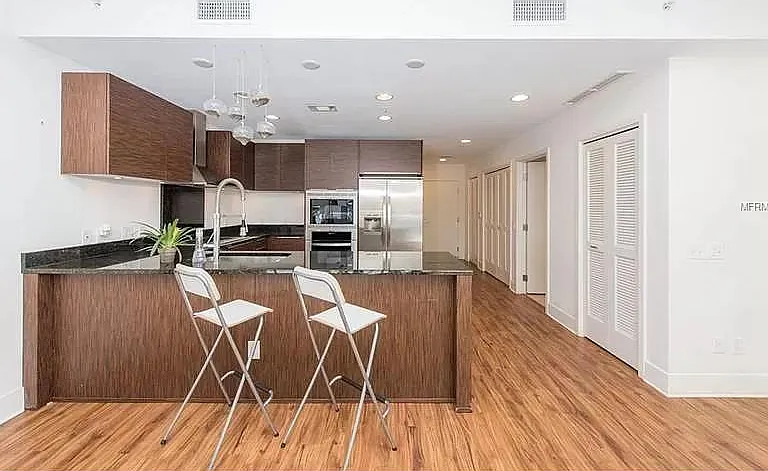 145 2nd Ave S #515 — Photo 3