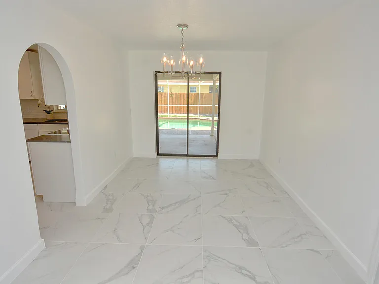 943 SE Browning Ave — Photo 13