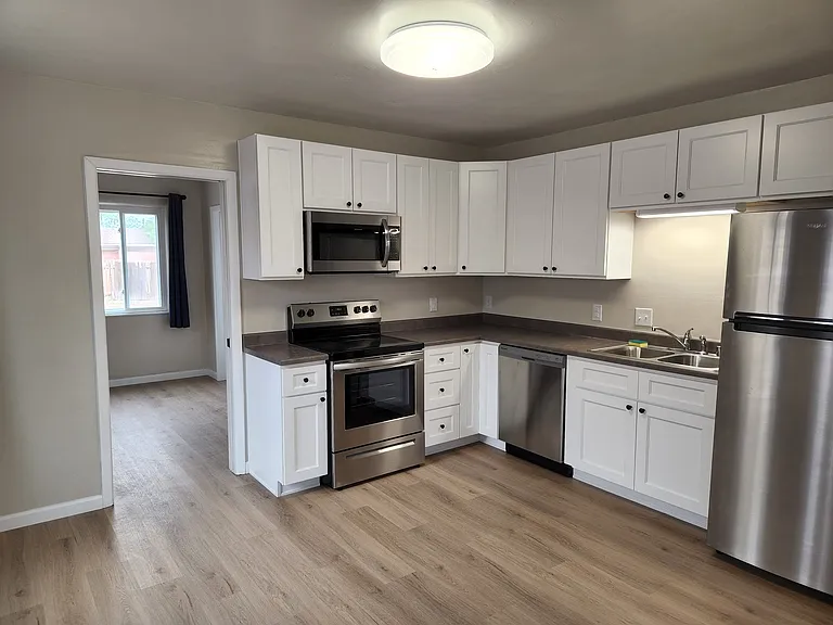 535 Cardenas Dr SE — Photo 2
