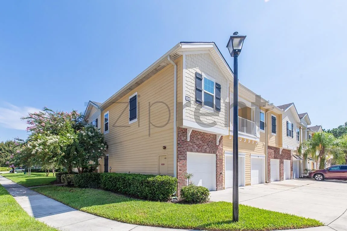 3 bed, 1447 sqft, $2,150 — Photo 2