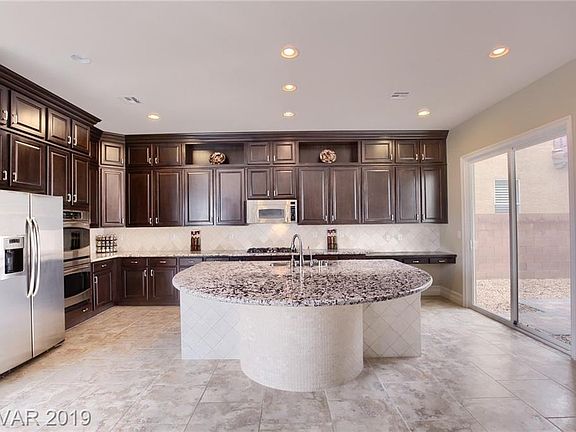 2nd image of 9833 Cliff Park St