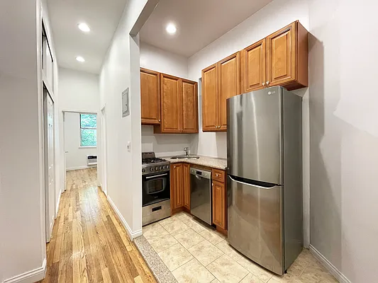 Rented by SERHANT. | media 3