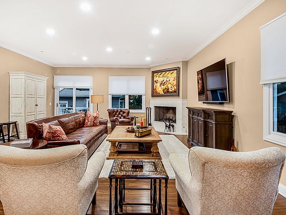 4th image of 141 Sunnyside Pl